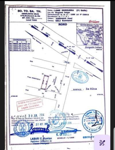 démi lot cloturé avec 3 tampons à 200m du goudron