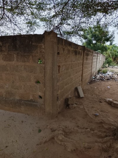 4 lots collés cloturés avec titre foncier à 30m du goudron