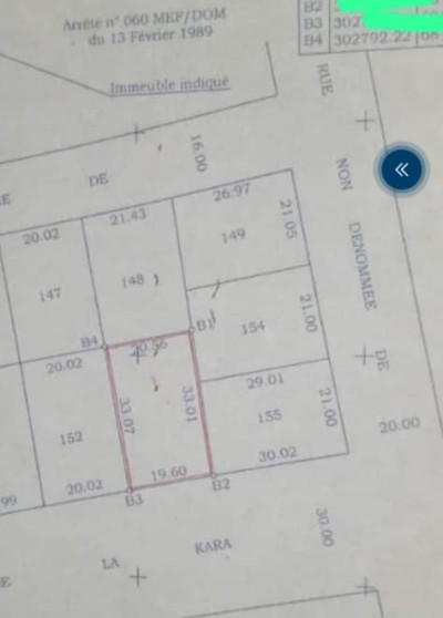 1 lot avec titre foncier au bord du goudron d'adéwui