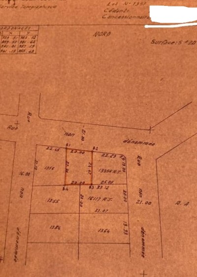 1 lot avec 3 tampons au bord du goudron du marché