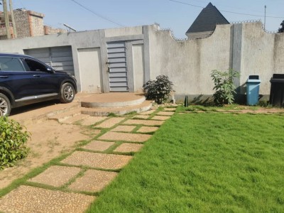 villa 4 chambres sur 2 lots et démi avec titre foncier