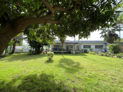 villa dallée 4 chambres sur 2 lots avec titre foncier à la caisse