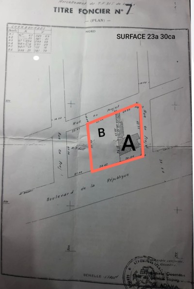 4 lots collés cloturés avec titre foncier au bord du boulevard