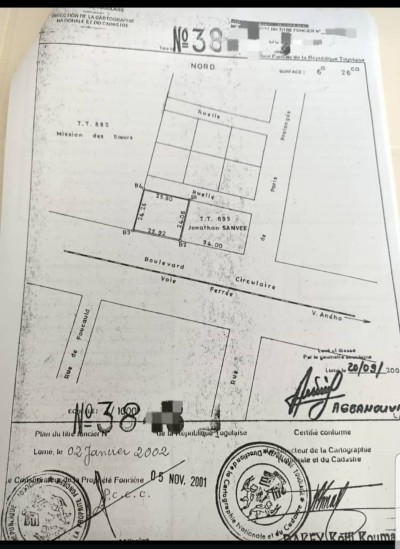 1 lot cloturé avec titre foncier au bord du goudron à dékon