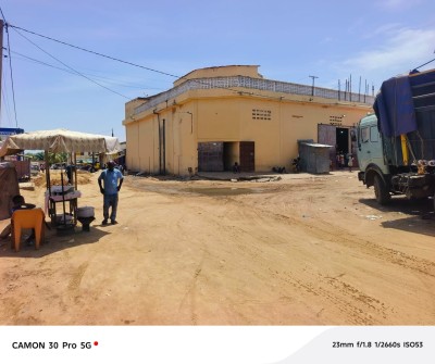 villa de location sur 1 lot et démi avec titre foncier à 30m pavés