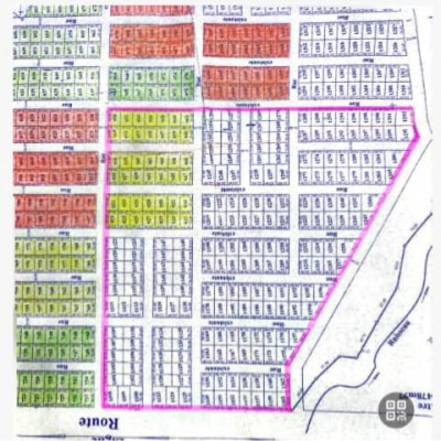 250 lots collés avec titre foncier au bord du goudron
