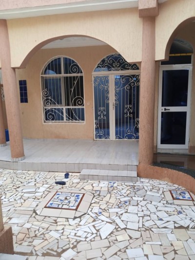 villa 3 chambres sur démi lot avec titre foncier en cours