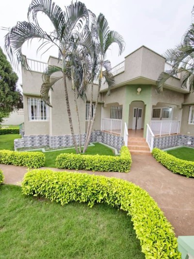 grande villa 5 chambres sur 2 lots avec titre foncier