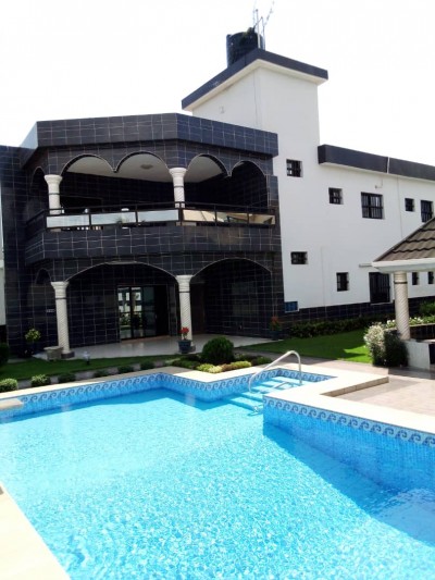 Grande villa de 6 chambres meublée avec piscine