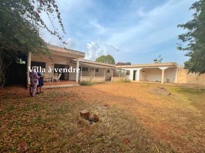 villa 2 chambres sur 1 lot avec titre foncier à 50m du goudron