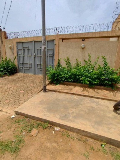 villa 2 chambres sur démi lot avec titre foncier