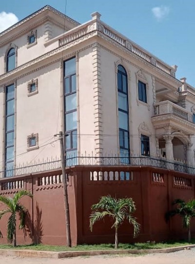 superbe villa duplex 7 chambres sur démi lot avec titre foncier