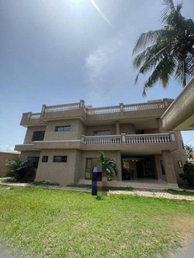 grande villa 8 chambres et 4 salons sur 2 lots avec titre foncier