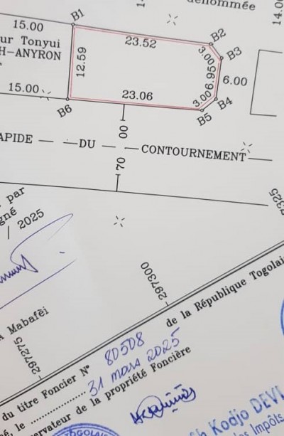 démi lot cloturé avec titre foncier au bord du goudron