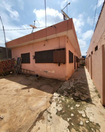villa 2 chambres sur démi lot avec titre foncier