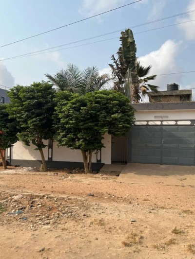 belle villa 3 chambres sur 3/4 de lot avec titre foncier en cours