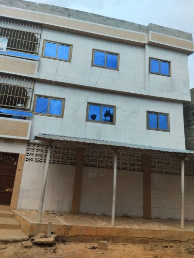 villa triplex 7 chambres sur 1/4 de lot avec titre foncier