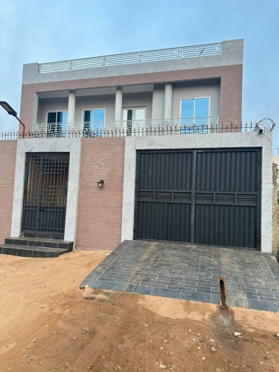 villa duplex 5 chambres sur démi lot avec titre foncier en cours