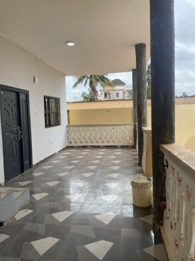villa 4 chambres sur démi lot avec titre foncier