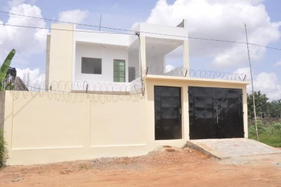 villa 6 chambres sur démi lot avec titre foncier
