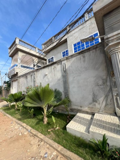 villa duplex 5 chambres sur démi lot avec titre foncier