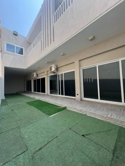 belle villa duplex 4 chambres sur 3/4 de lot dans la cité BCEAO