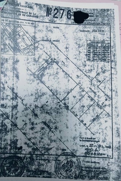 4 lots collés cloturés avec titre foncier au bord du goudron