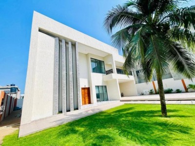 majestueuse villa duplex 5 chambres sur 2 lots avec titre foncier