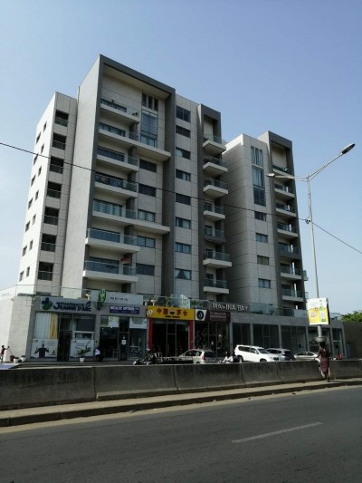 superbe immeuble r+8 au bord du goudron zone assigamé