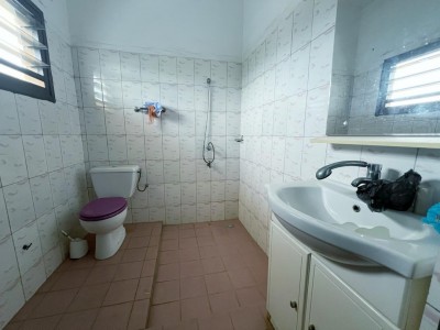 villa 4 chambres sur 1 lot avec titre foncier à 150m du goudron