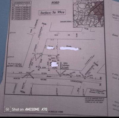 1 lot avec titre foncier en cours  au bord du goudron