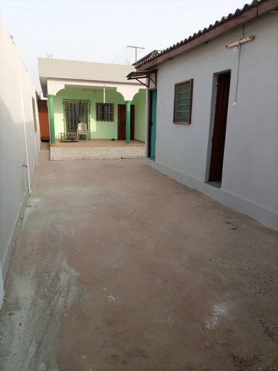 belle villa dallée 2 chambres sur demi lot avec 3 tampons