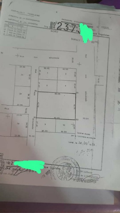 4 lots et démi cloturés avec titre foncier au bord du goudron