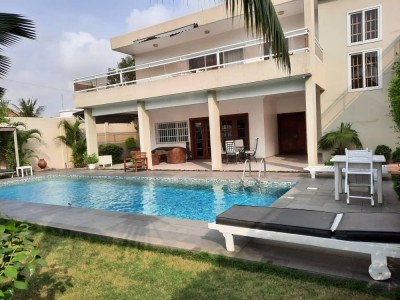 ...villa 6 chambres sur 1 lot et démi avec titre foncier