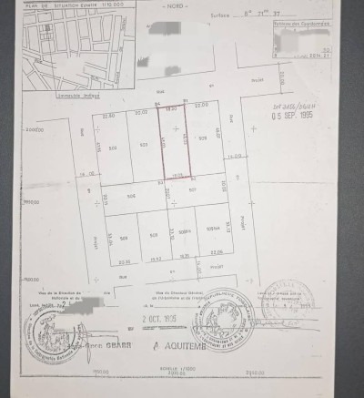 1 lot et démi cloturé avec 3 tampons