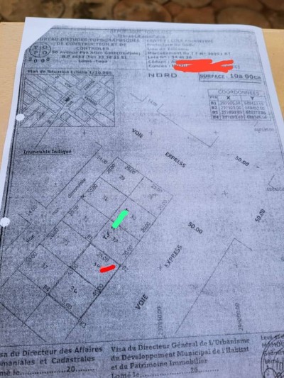 1 lot cloturé avec titre foncier global au bord de la grande voie