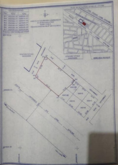 4 lots collés cloturés avec titre foncier au bord du goudron