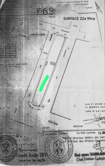 3 lots 3/4 collés cloturés avec titre foncier  au bord du goudron
