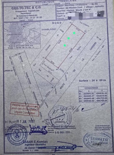 1 lot et démi avec titre foncier en cours à 400m grande voie