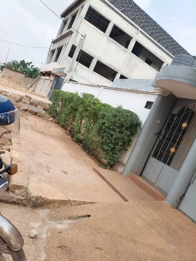 villa 3 chambres sur 1 lot avec titre foncier à 100m du goudron