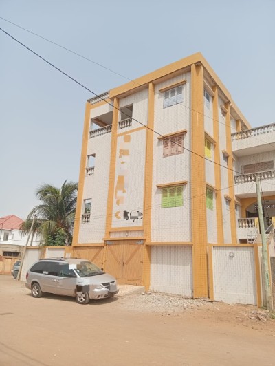 immeuble r+3 de 10 cambres sur démi lot avec titre foncier