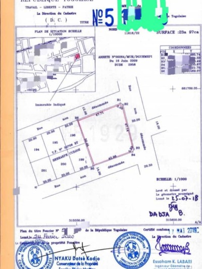 4 lots collés cloturés avec titre foncier à 200m du goudron