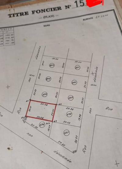 1 lot cloturé avec titre foncier à 100m du goudron