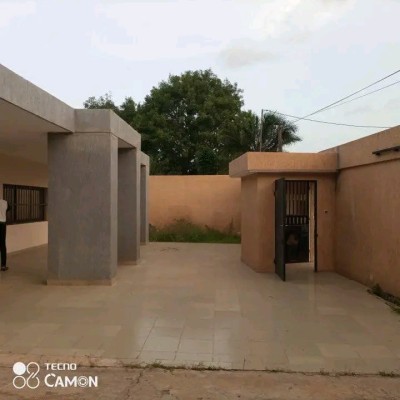 villa 3 chambres sur 1 lot avec titre foncier à 300m des pavés