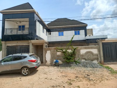 villa 6 chambres sur 1 lot avec titre foncier à 100m du goudron