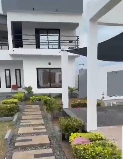 belle villa duplex 4 chambres sur démi lot avec 3 tampons