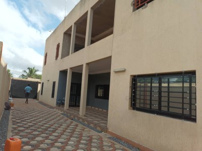 villa 4 chambres sur 1 lot et démi avec titre foncier