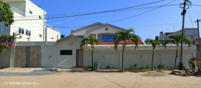villa 5 chambres sur 1 lot avec titre foncier à 50m du goudron
