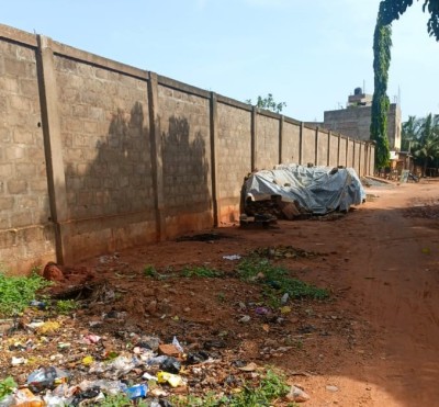6 lots collés cloturés avec titre foncier à 250m du goudron