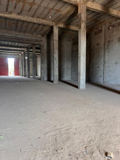 grand entrépot de 1200m2  et 7.5m de hauteur zone portuaire